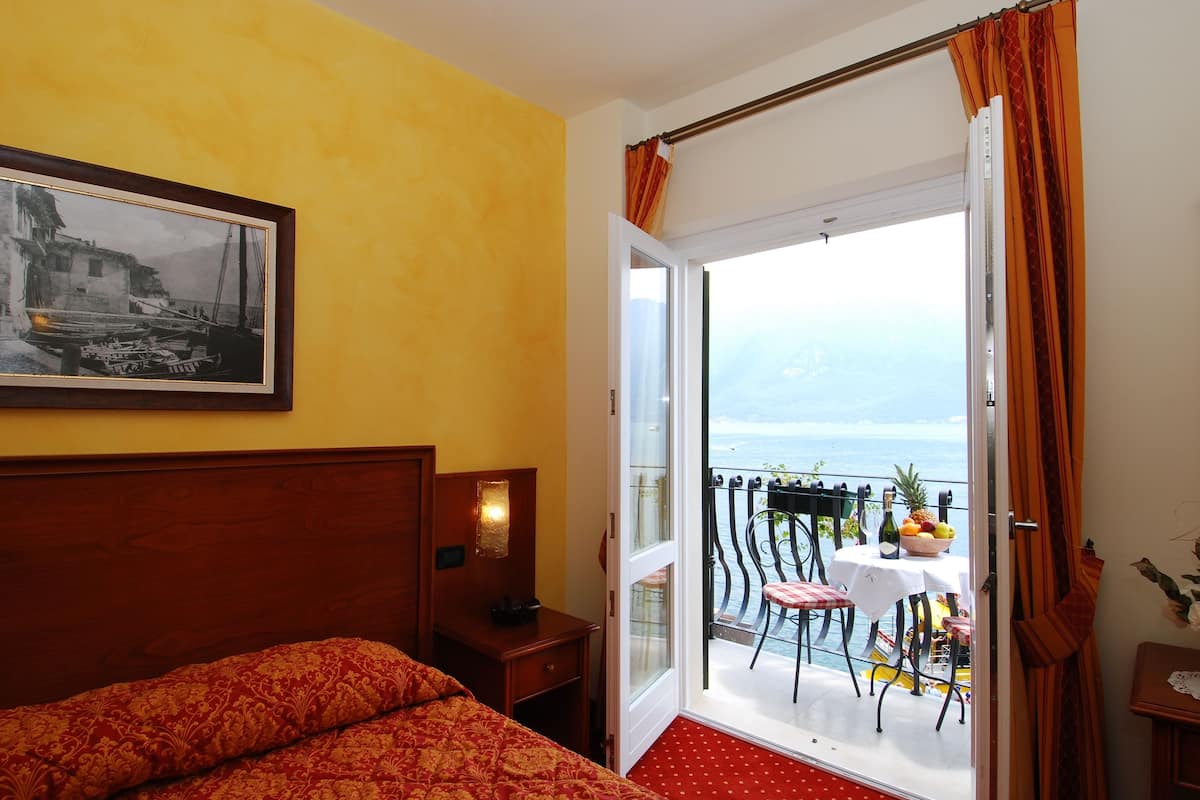 double room, balcony, lake view | minibar, in-room safe, cots/infant beds, free wifi