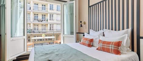 Comfort Double Room | In-room safe, desk, blackout drapes, iron/ironing board