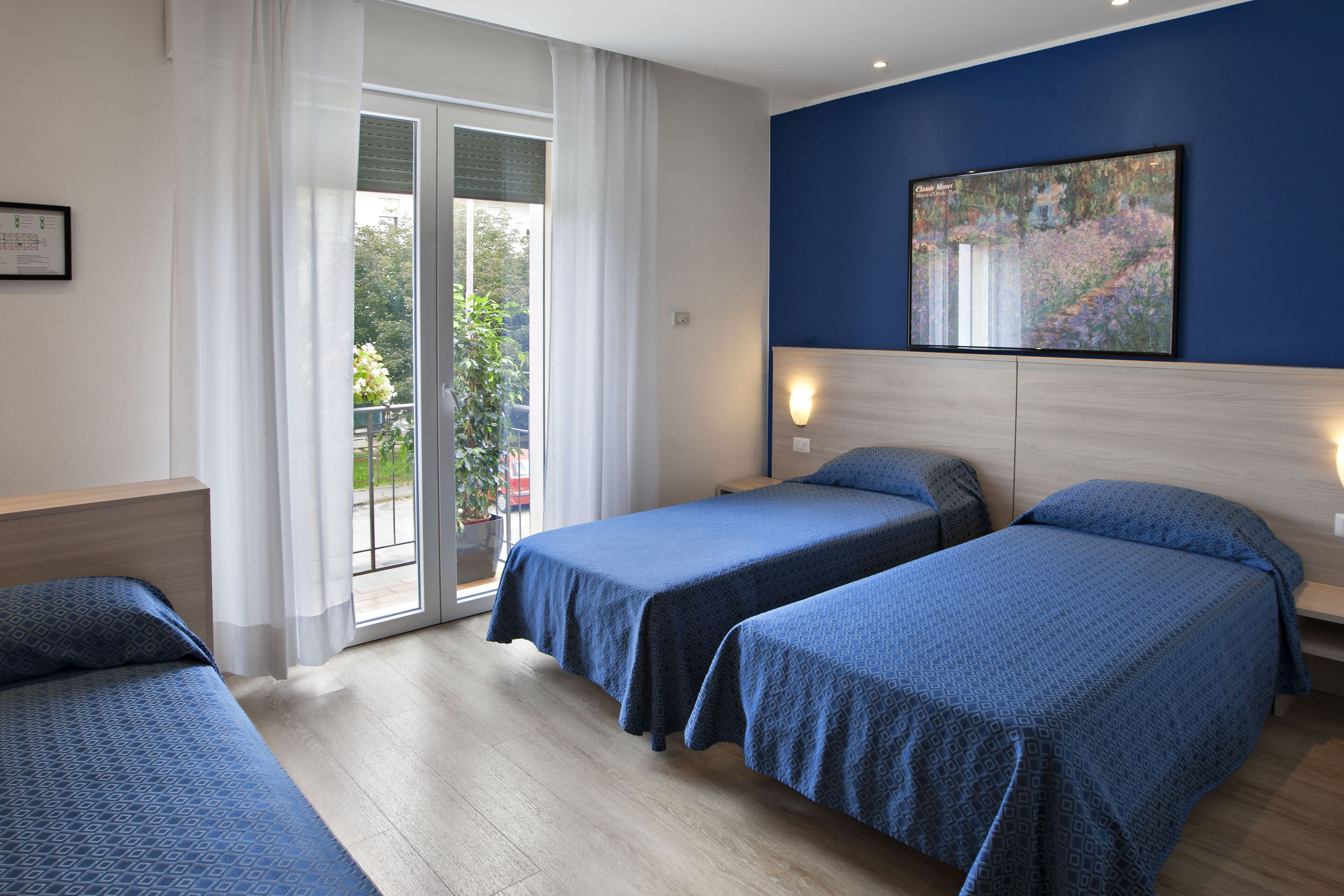 triple room | frette italian sheets, minibar, in-room safe, desk