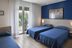 Tremannsrom | Italienske Frette-laken, minibar, safe på rommet og skrivebord