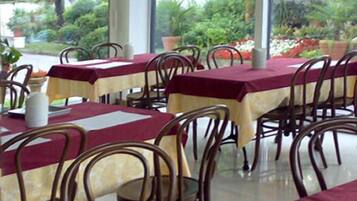 Desayuno buffet incluido todos los días