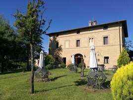 Breakfast, dinner served; Italian cuisine, garden views 