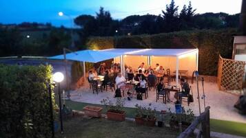 Breakfast, dinner served; Italian cuisine, garden views