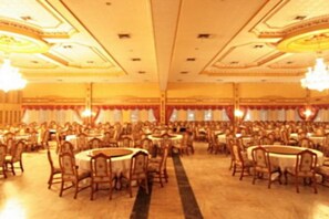 Se sirven desayunos, almuerzos y cenas; cocina local