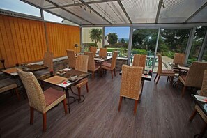 Frühstück (8.50 EUR pro Person)