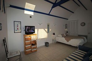 Cots/infant beds, free WiFi