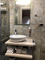 Ducha, cabezal de ducha tipo lluvia, artículos de tocador gratuitos