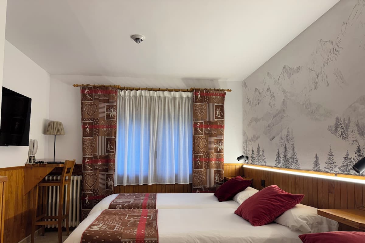 Kamar Triple Klasik | Brankas