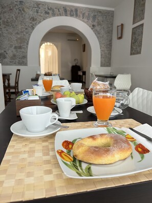 Free daily continental breakfast - Al Vecchio Pioppo (Praia a Mare)