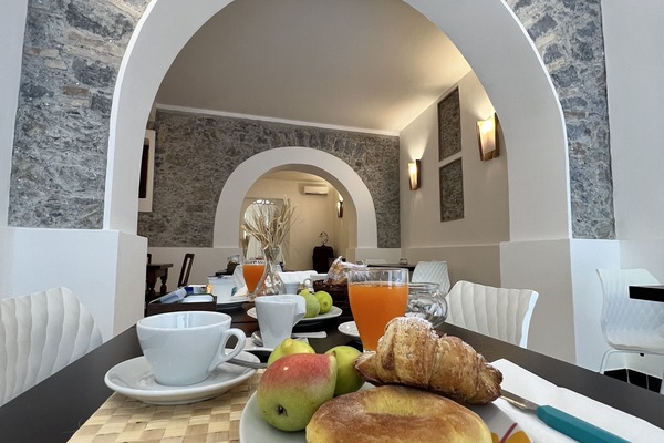 TĂ€gliches inbegriffenes kontinentales FrĂŒhstĂŒck
