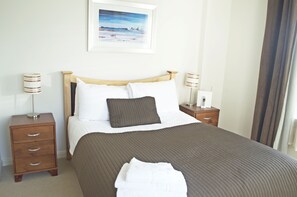 Egyptian cotton sheets, iron/ironing board, free cots/infant beds - Dreamhouse Apartments Edinburgh City Centre (Edinburgh)