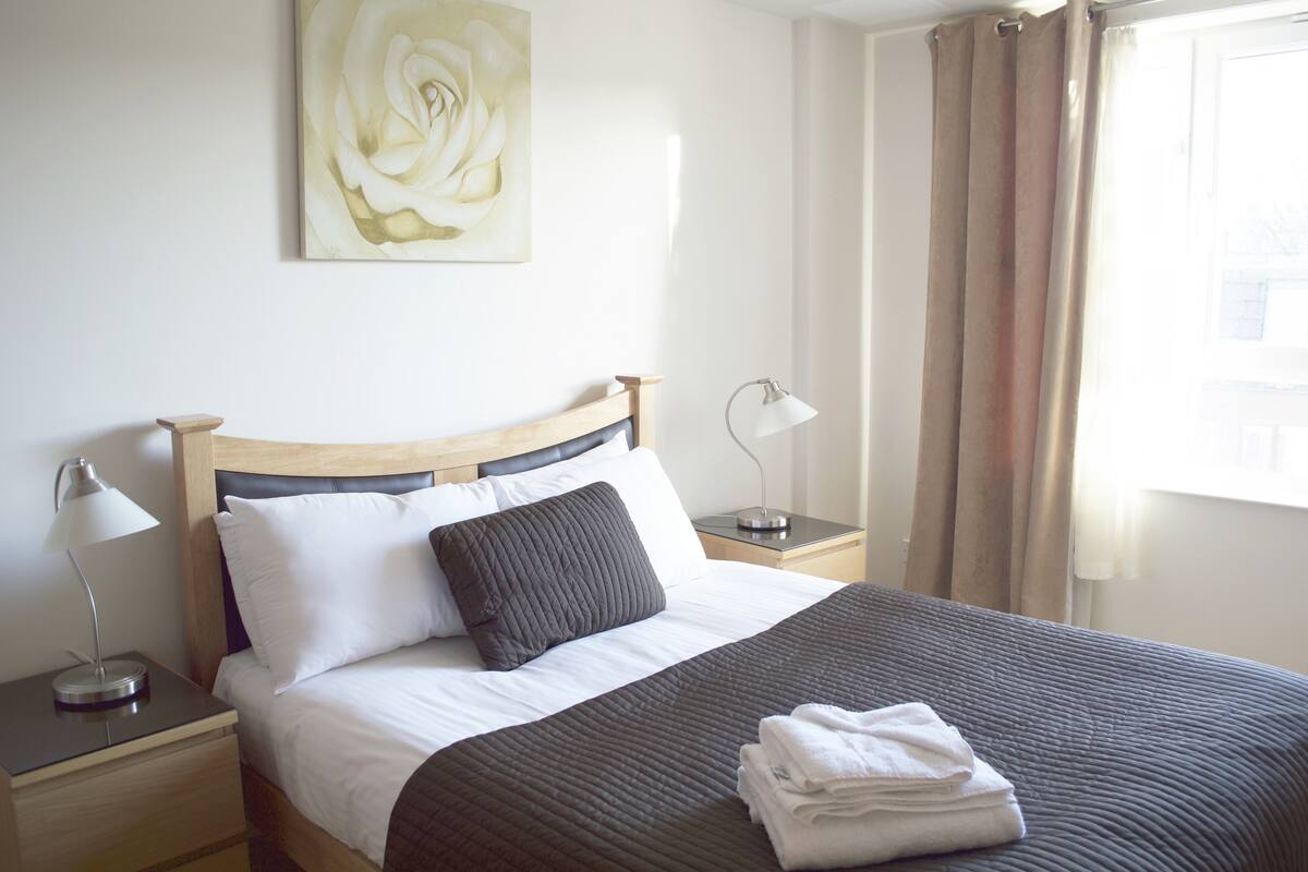 Egyptian cotton sheets, iron/ironing board, free cots/infant beds