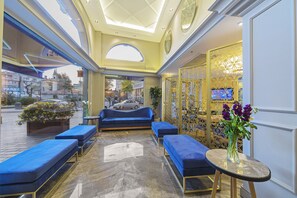Lobby sitting area - History Hotel Istanbul (Istanbul)