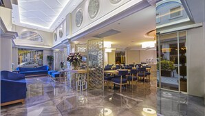 Lobby sitting area - History Hotel Istanbul (Istanbul)