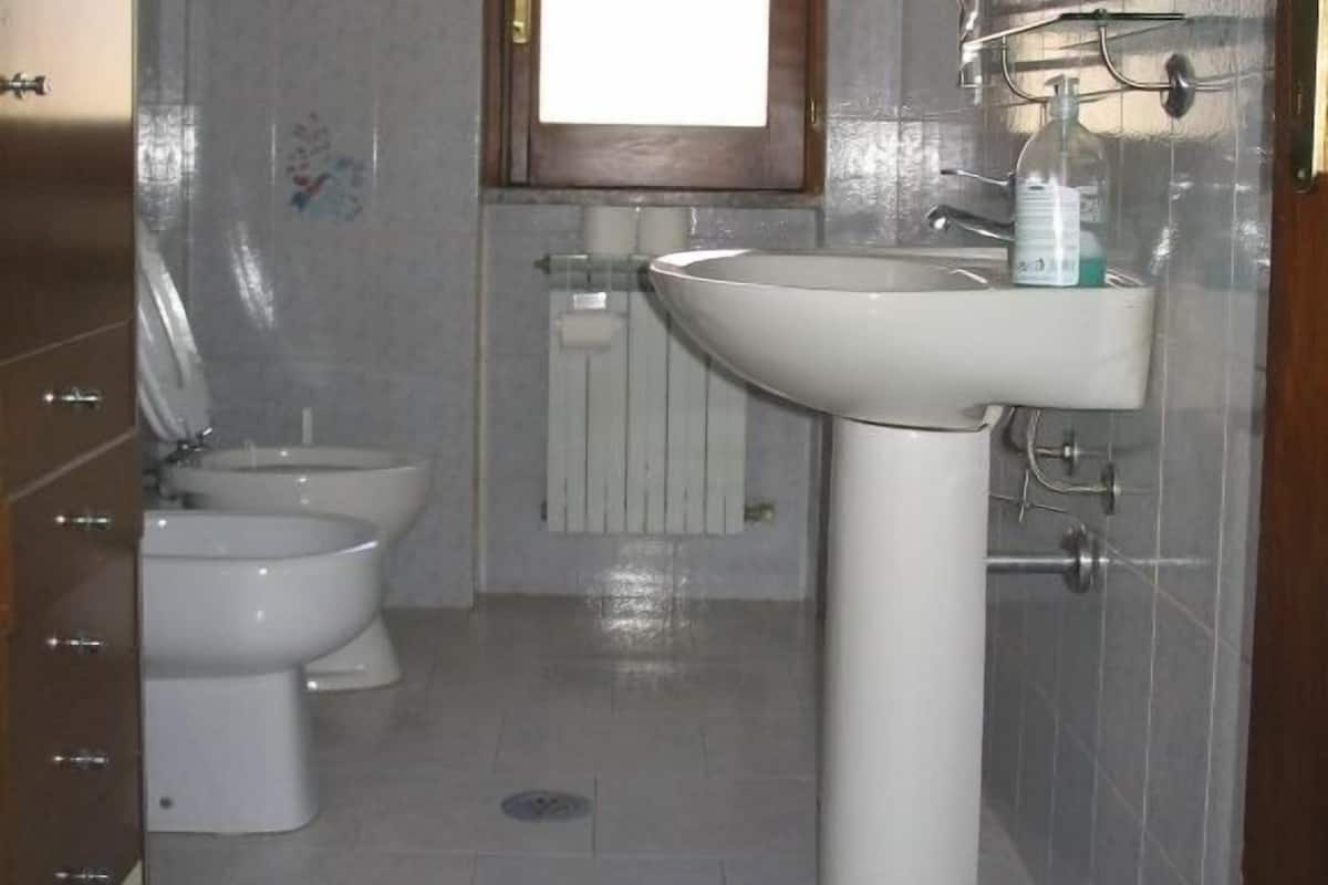 Free toiletries, hair dryer, bidet, towels