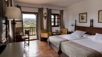 1 chambre, minibar, coffres-forts dans les chambres, bureau