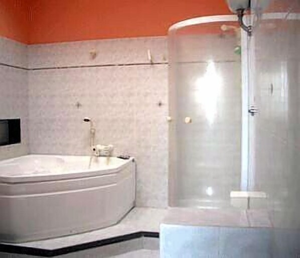 Asciugacapelli, bidet, asciugamani
