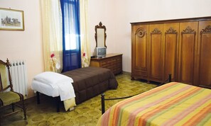 Standard Triple Room, 1 Bedroom, River View - Torre Clementina (Fiumicino)