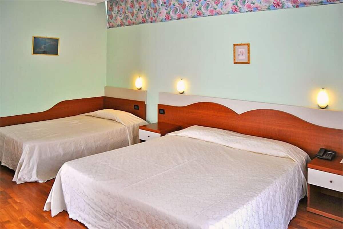 Triple Room | In-room safe, desk, blackout drapes, cribs (surcharge)