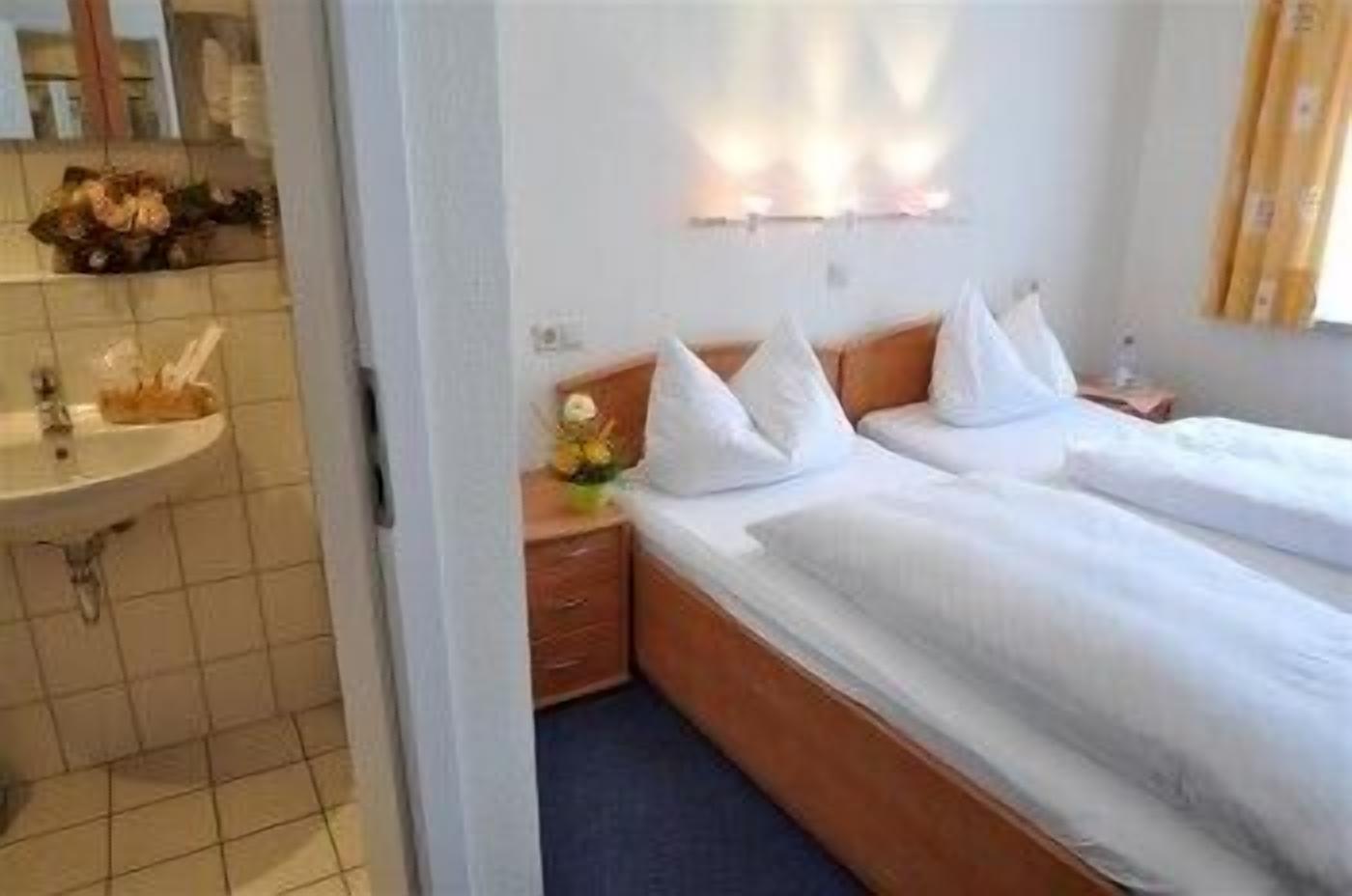 1 bedroom, desk, free cots/infant beds, free wifi