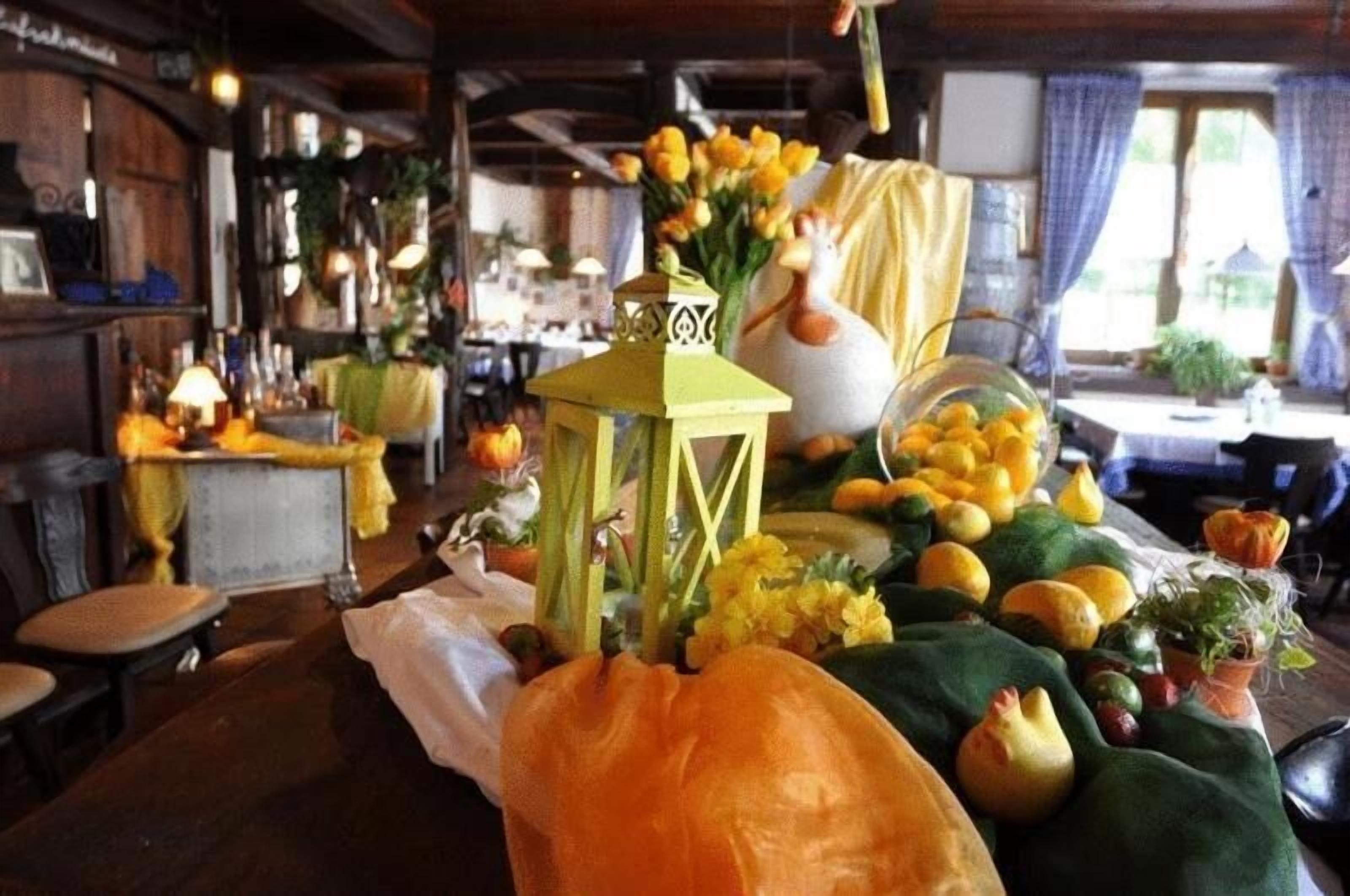 breakfast, lunch and dinner served