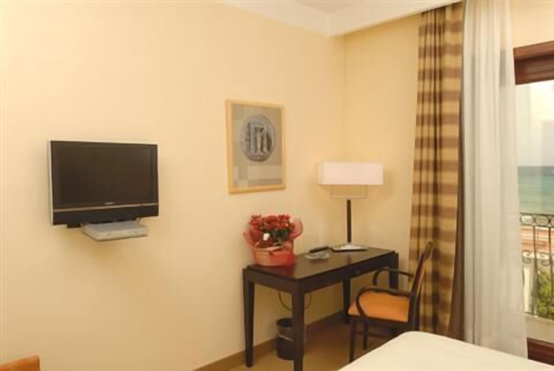 1 bedroom, minibar, in-room safe, desk