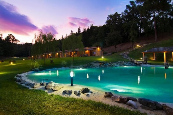 Seasonal outdoor pool, open 8:00 AM to 8:00 PM, pool loungers