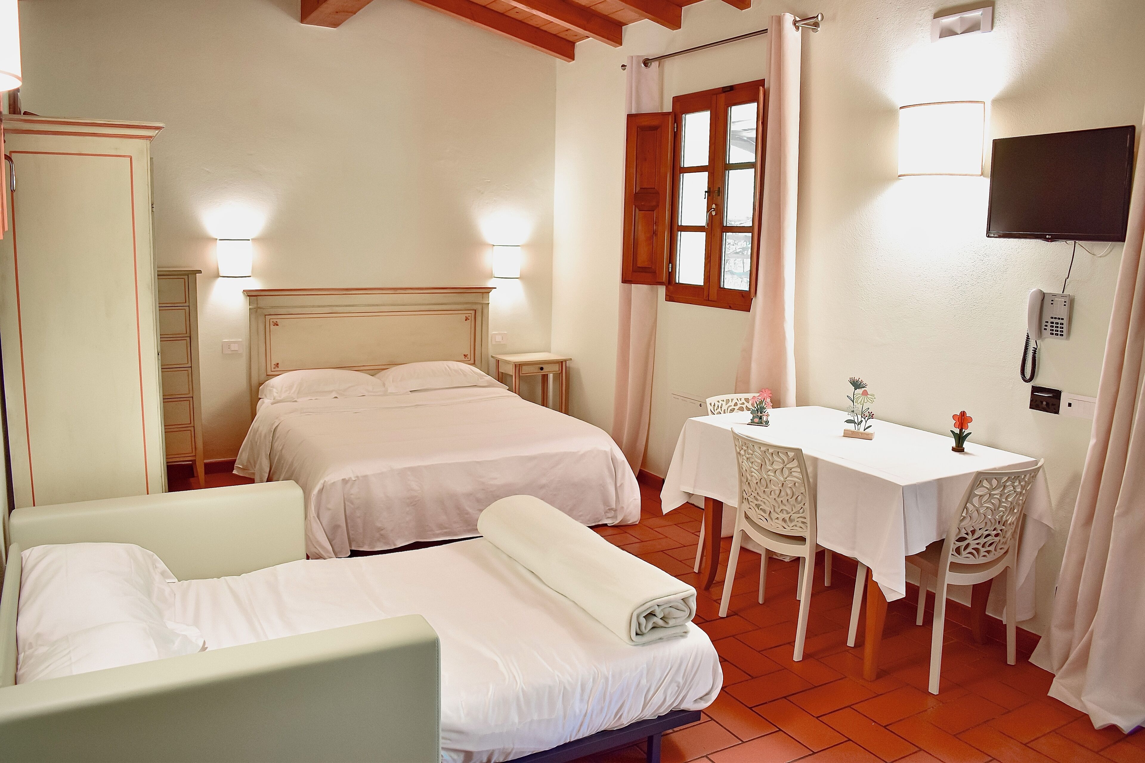 Premium bedding, desk, blackout drapes, soundproofing