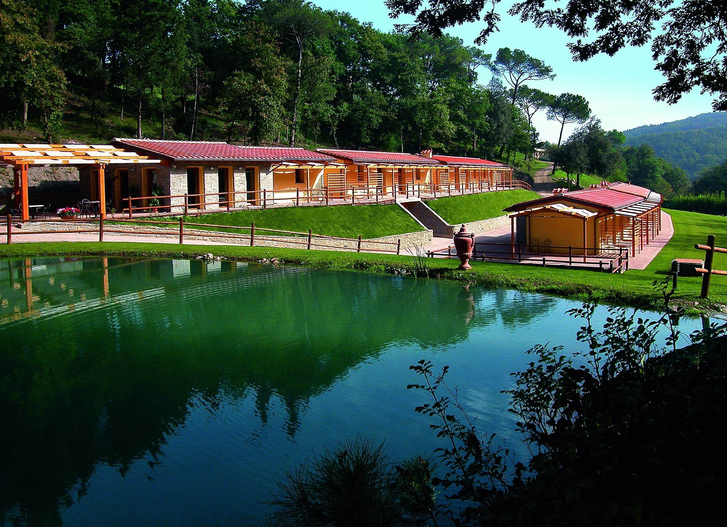 Außenpool (je nach Saison geöffnet), Liegestühle