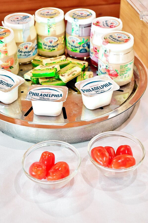 A tray with various dairy products including yogurt and cheese.