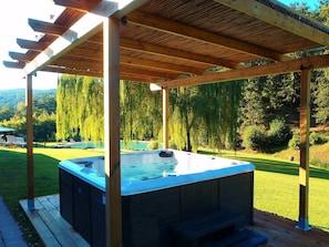 Bain à remous extérieur