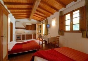 Premium bedding, desk, blackout drapes, soundproofing