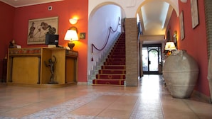 Interior entrance - Hotel degli Amici (Pompei)