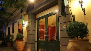 Front of property - Hotel degli Amici (Pompei)