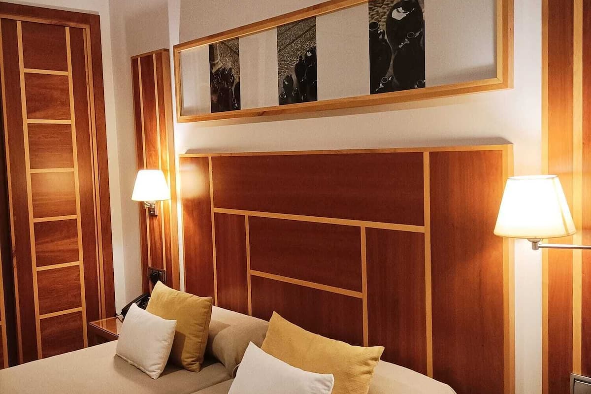 desk, laptop workspace, soundproofing, rollaway beds