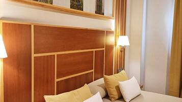 Bureau, espace de travail pour ordinateur portable