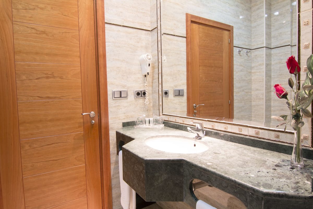 free toiletries, hair dryer, bidet, towels