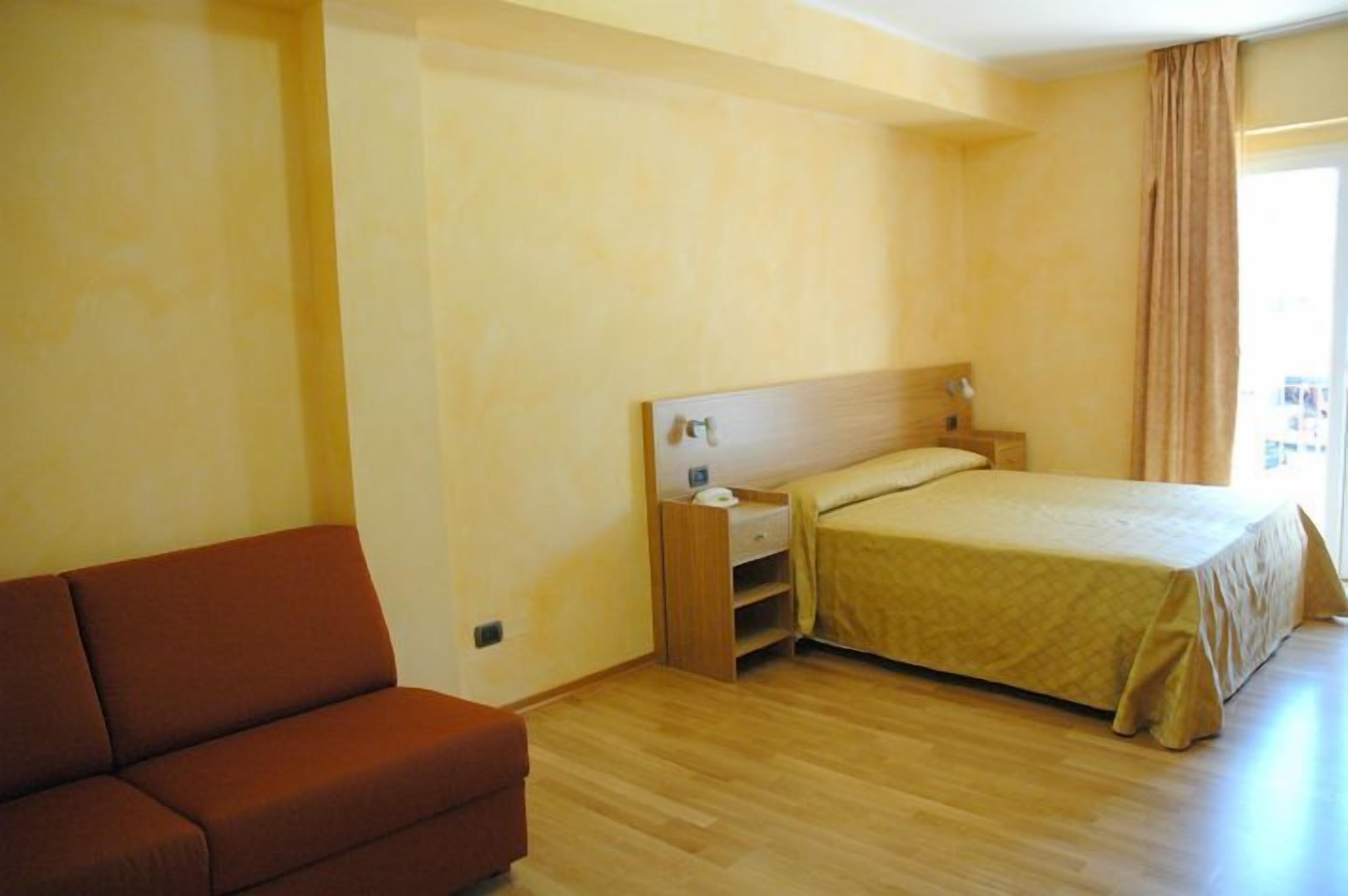 in-room safe, desk, laptop workspace, soundproofing