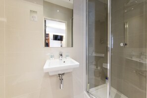 Superior Double Room, 1 Double Bed, Refrigerator | Bathroom | Shower, free toiletries, hair dryer, towels