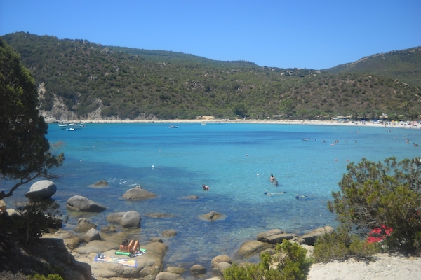 Una playa cerca, traslado desde/hacia la playa, camas de playa