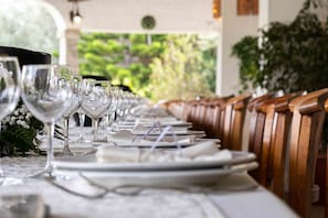 Frühstück, Mittagessen, italienische Küche, Blick auf den Garten