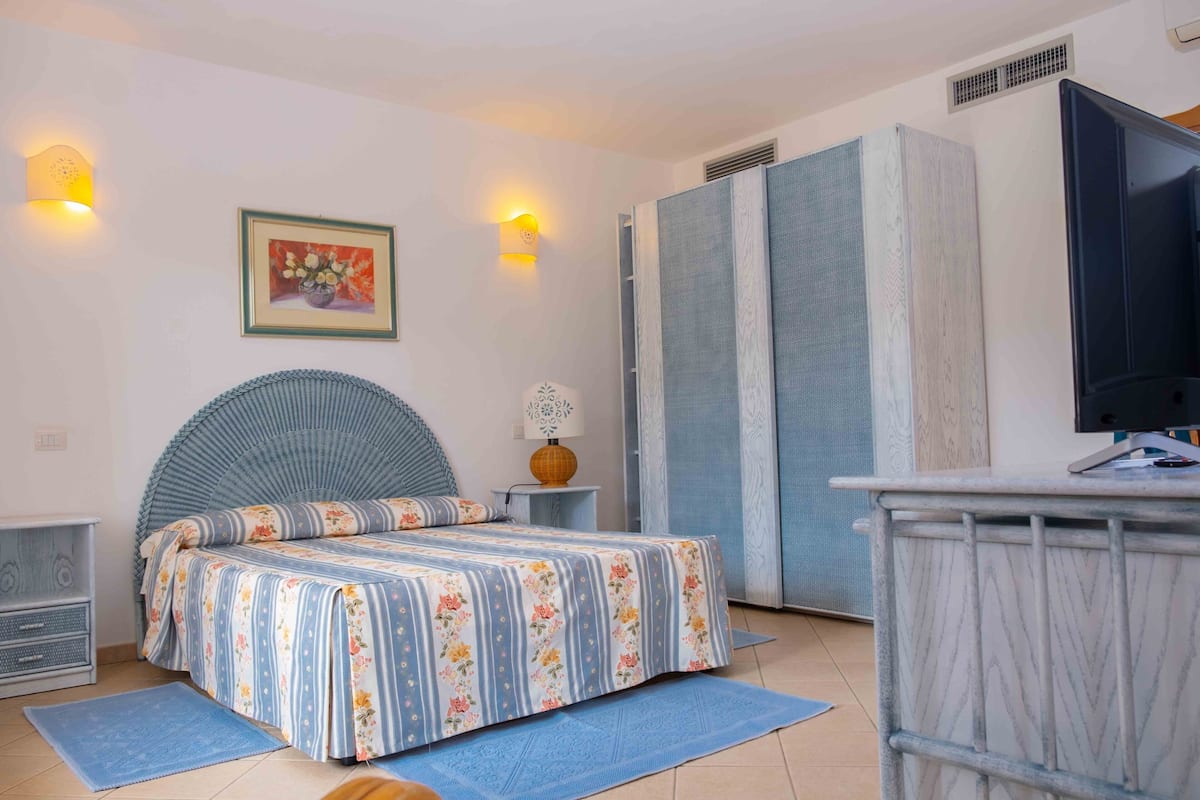 低刺激性寝具、ミニバー、セーフティボックス (室内)、客室ごとに異なる装飾