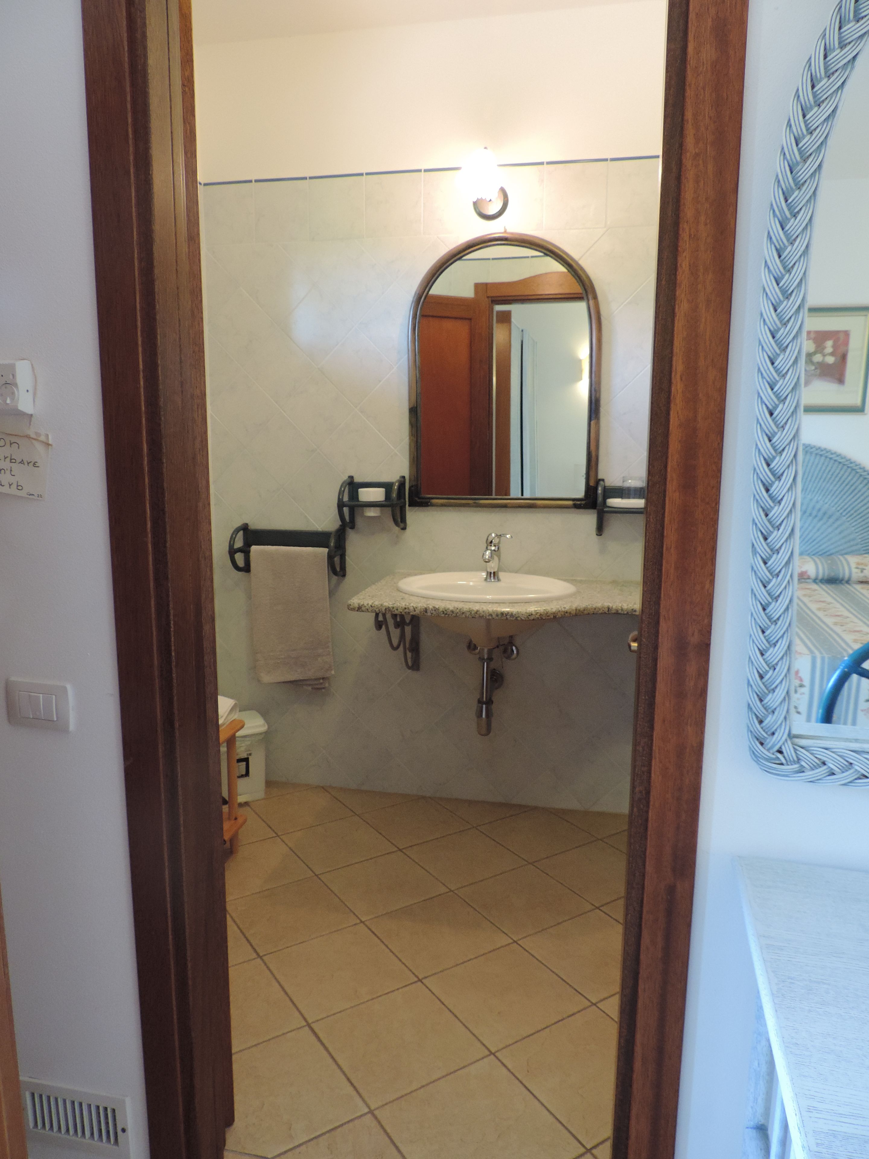triple room | bathroom | jetted bath, free toiletries, hair dryer, bidet