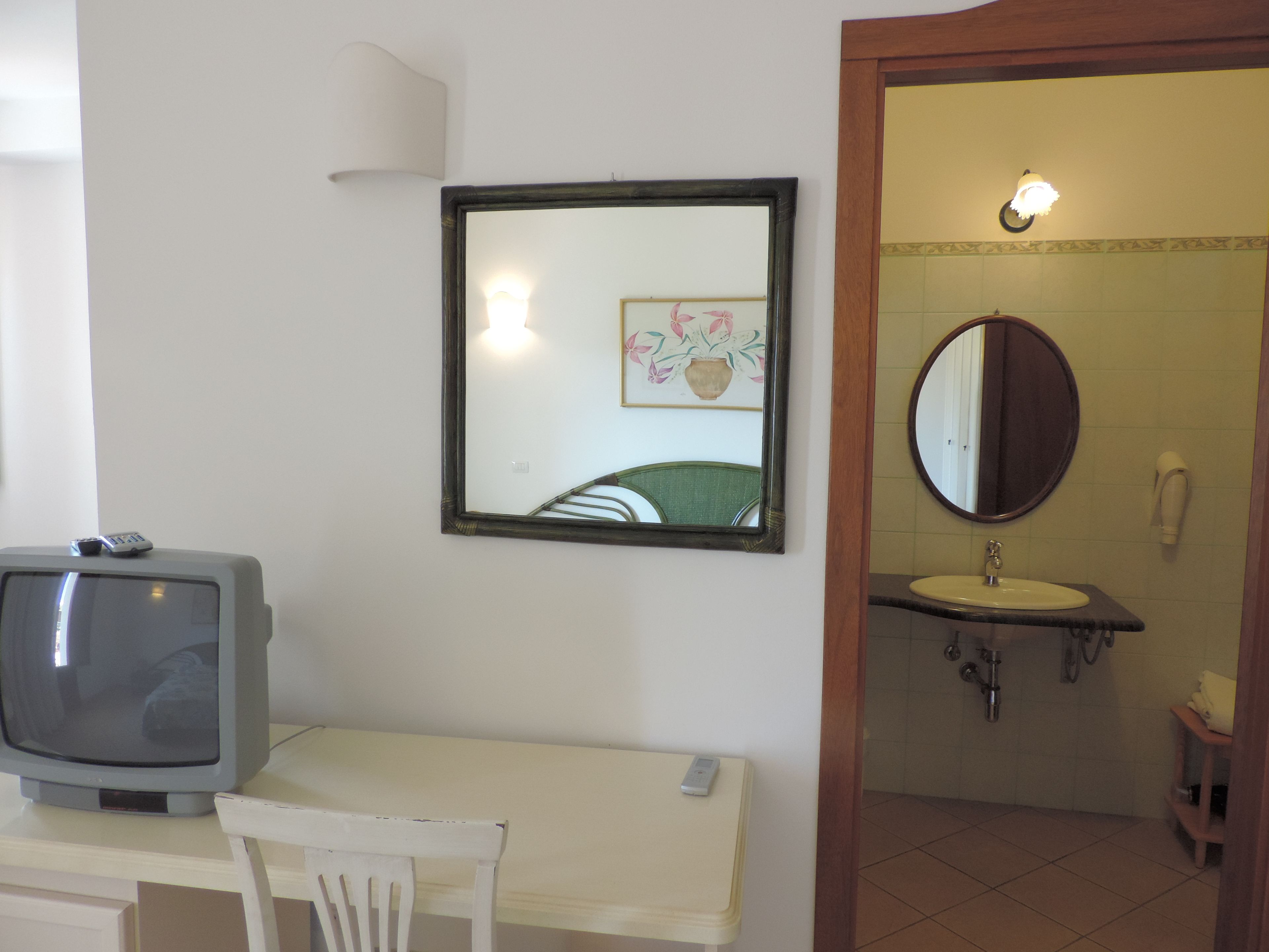 club single room | 1 bedroom, hypo-allergenic bedding, minibar, in-room safe