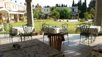 Desayuno buffet (EUR 5 por persona)