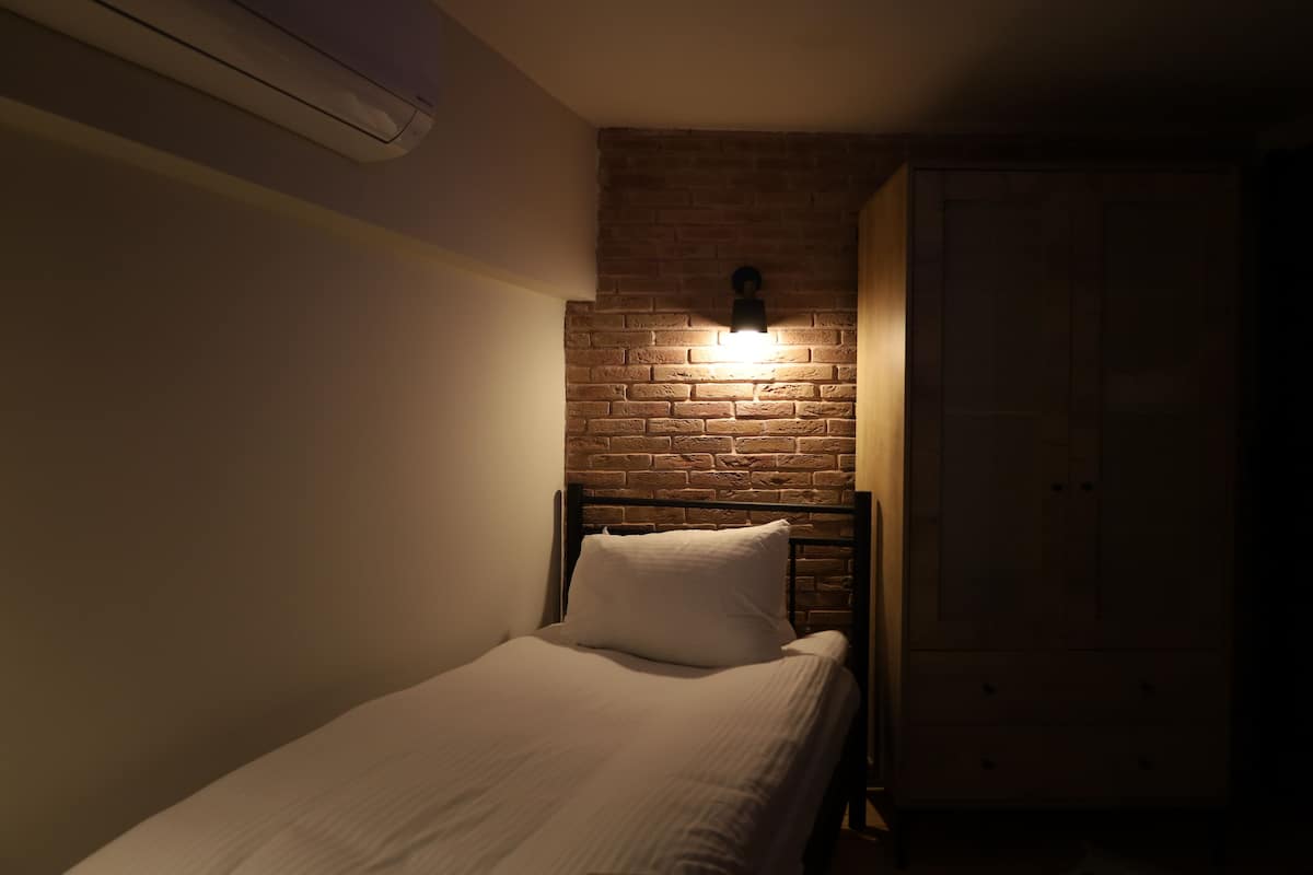 Economy Single Room | Iron/ironing board (on request), WiFi (free), individually decorated