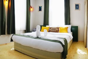 Decoración personalizada, tabla de planchar con plancha y wifi gratis 