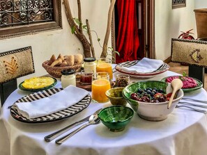 Tägliches inbegriffenes großes Frühstück