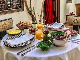 Free daily full breakfast