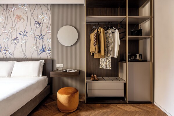 Frette Italian sheets, premium bedding, minibar, in-room safe